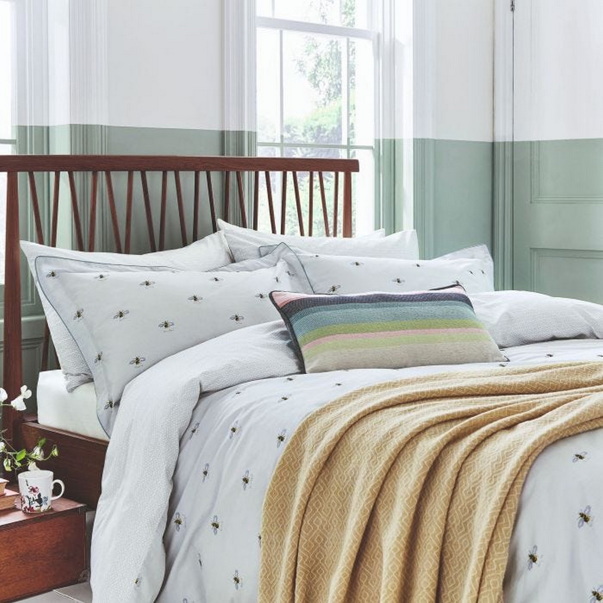 Kelmarsh Bee Bedding And Pillowcase By Joules In Grey